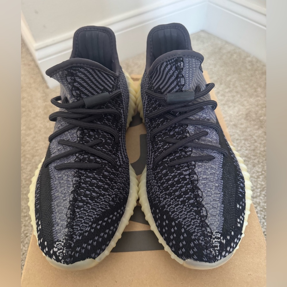 Yeezy Boost 350 V2 Ariel/Carbon